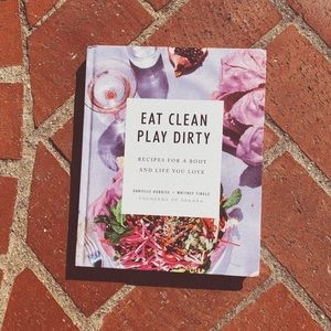 SAKARA Vegan Cookbook (Even Cocktails!)